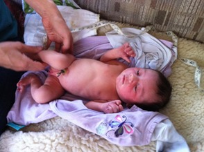 Newborn exam (girl)